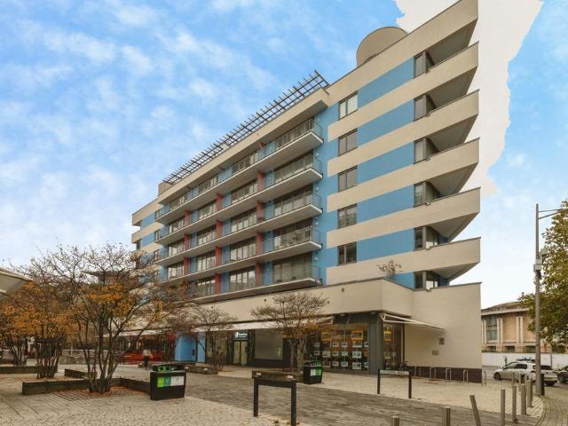 Flat for sale in Canon's Marsh, Bristol