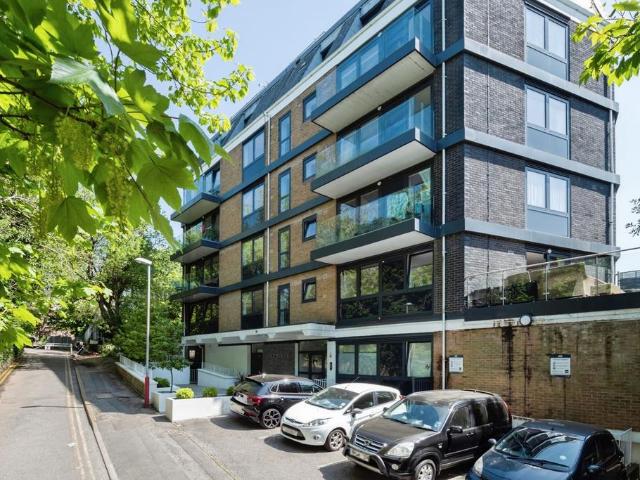 Flat for sale in Broadwater Down, Sandown Park