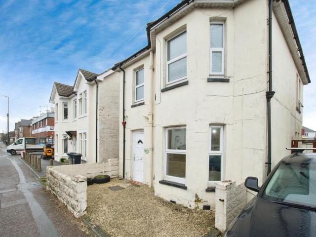 Flat for sale in Talbot Village, Bournemouth