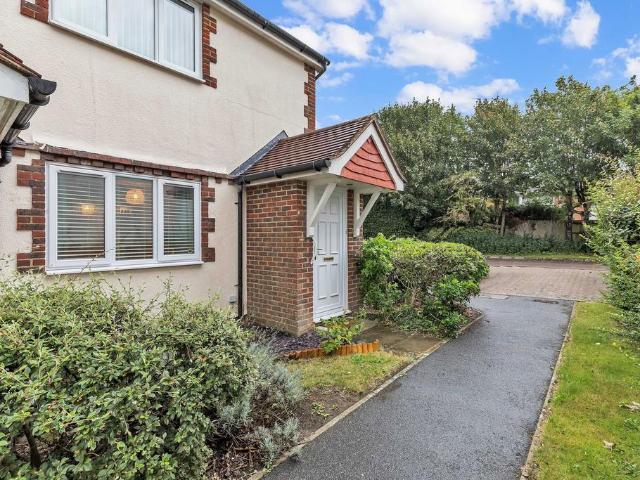 Flat for sale in Perryfields, West Sussex