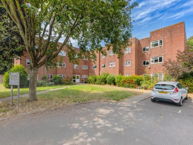 Flat for sale in Lewes, Iford