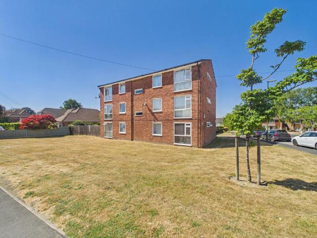 Flat for sale in North Horsham, Horsham