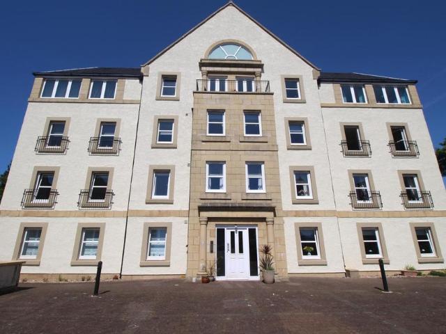 Flat for sale in Inverkip, Scotland