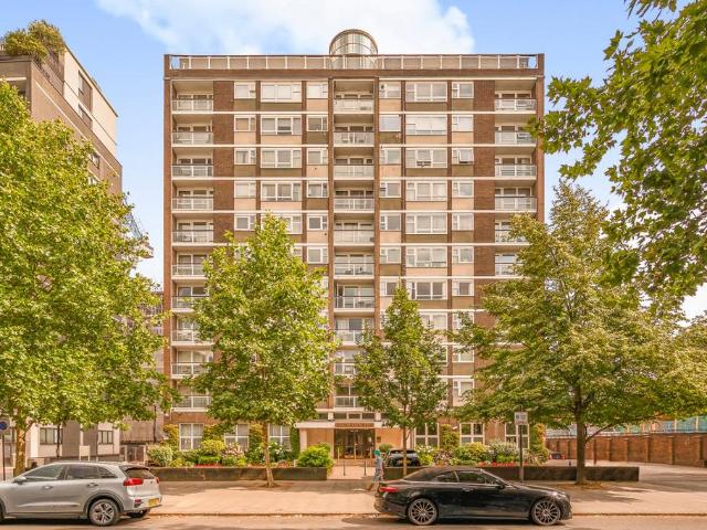Flat for sale in St. John's Wood, Greater London