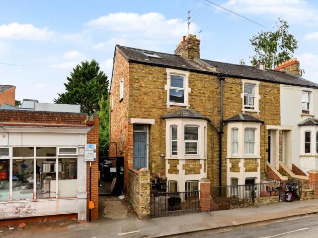 Flat for sale in Robin Hood, The Slade