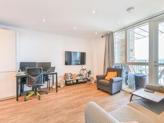 Flat for sale in Alperton, Greater London