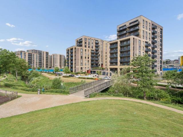 Flat for sale in Watford Heath, North Watford