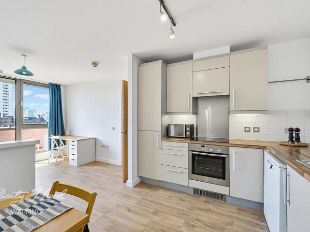 Flat for sale in St. George in the East, Shadwell