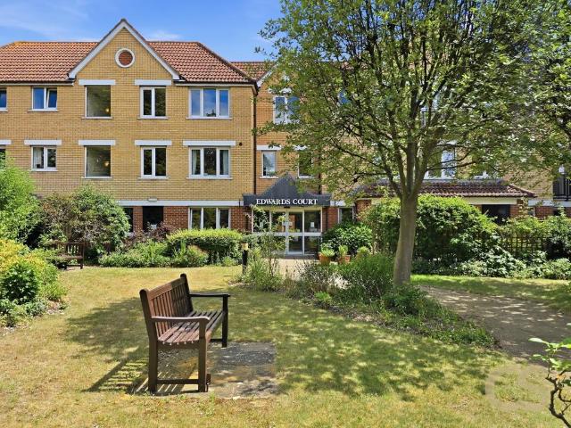 Flat for sale in Broxbourne, Hertfordshire
