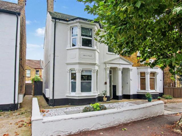 Flat for sale in Milton, Southend-on-Sea