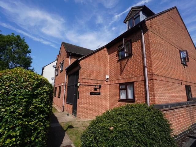 Flat for sale in Loudwater, Buckinghamshire