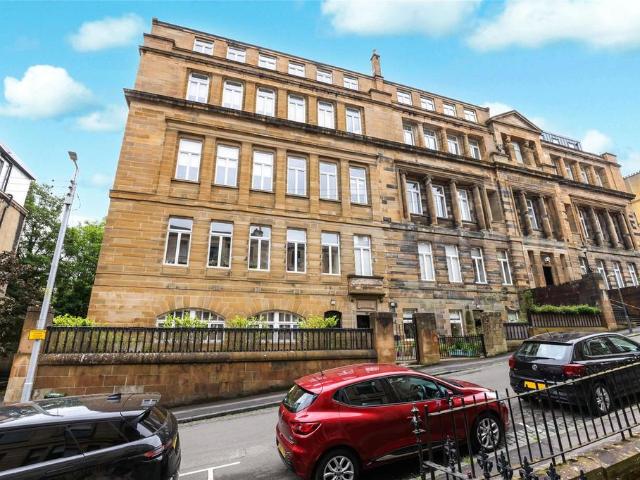 Flat for sale in Hillhead, Scotland