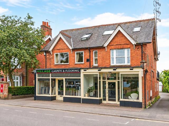 Flat for sale in Cranleigh, Waverley