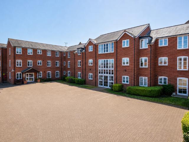 Flat for sale in King's Walden, Hertfordshire