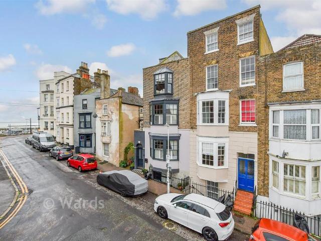 Flat for sale in East Cliff, Thanet