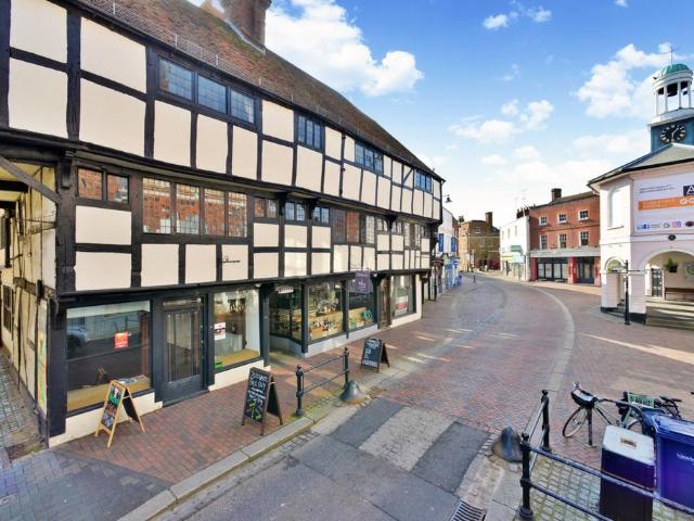 Flat for sale in Holloway Hill, Fole