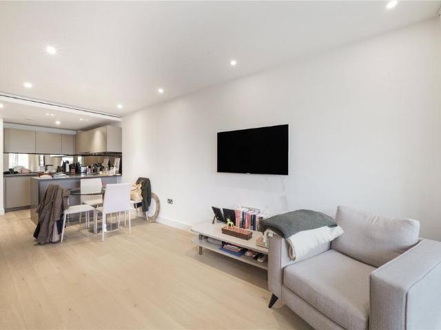 Flat for sale in Hammersmith, Greater London