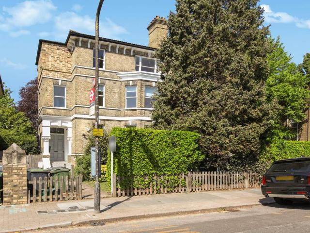 Flat for sale in Crystal Palace, Greater London
