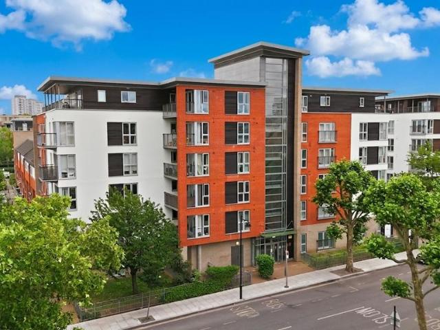 Flat for sale in Old Ford, Bow