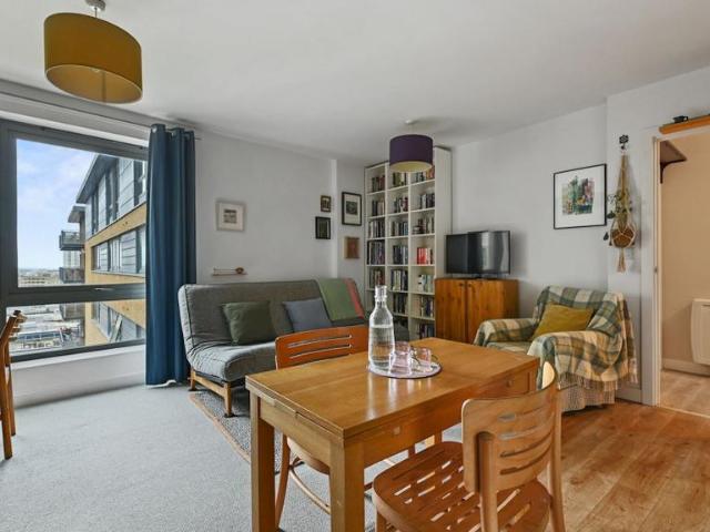 Flat for sale in London Borough of Ealing, Park Royal