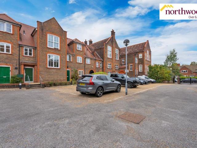 Flat for sale in North Watford
