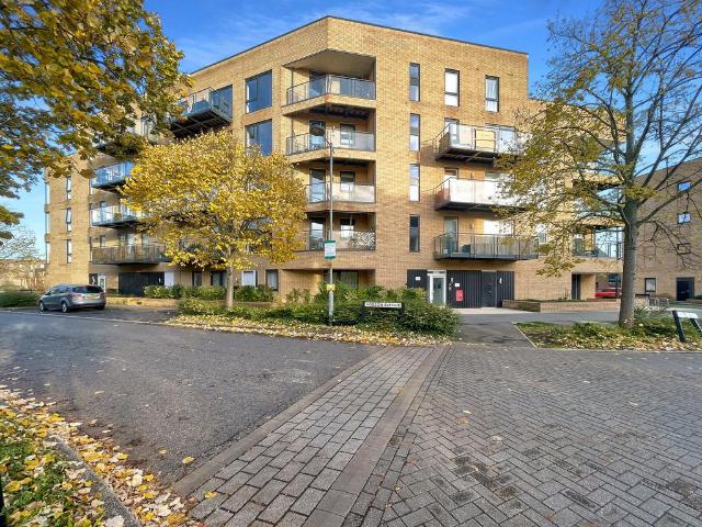 Flat for sale in Arbury, Cambridgeshire