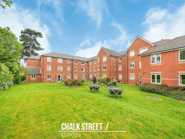 Flat for sale in Hornchurch, Greater London