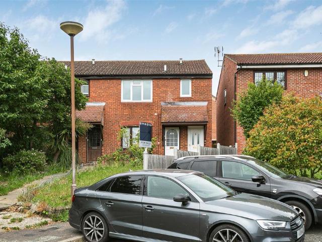 Flat for sale in Highams Park, Greater London
