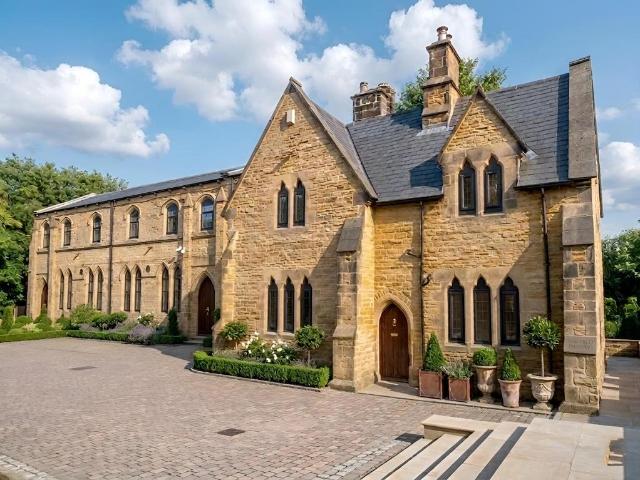 Flat for sale in West Yorkshire