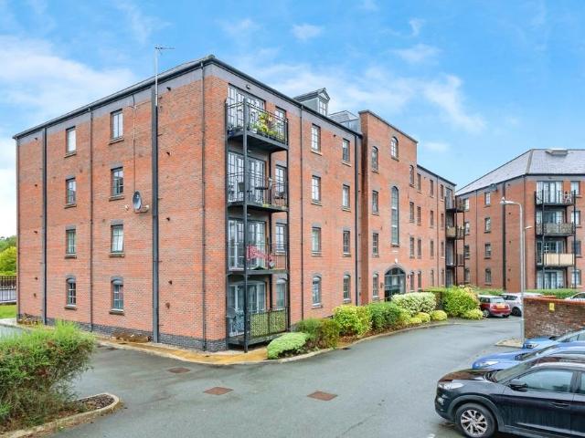 Flat for sale in Wilderspool, Warrington