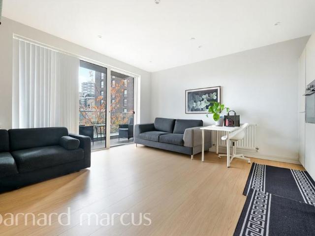 Flat for sale in London Borough of Croydon, Selhurst