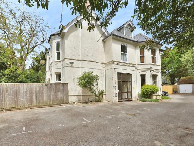 Flat for sale in Lansdowne, Charminster