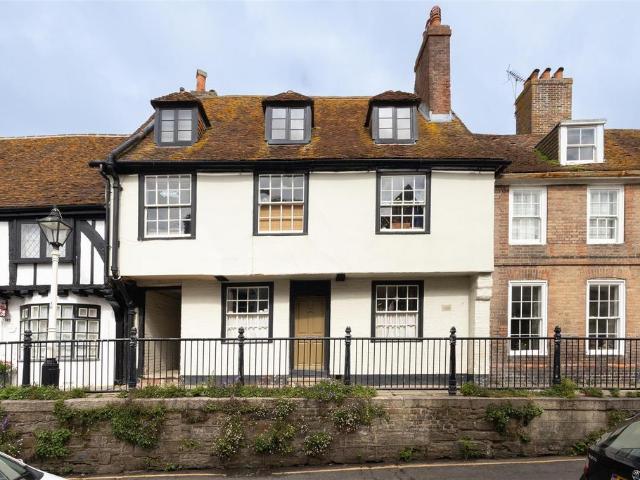 Flat for sale in Old Town, Guestling Green