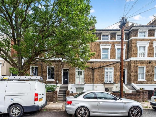Flat for sale in Shepherd's Bush, Greater London