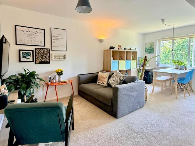 Flat for sale in Ringwood, Ashurst Bridge