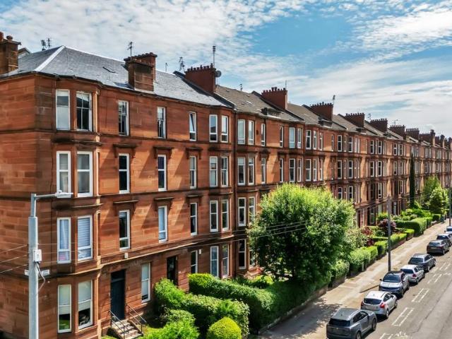 Flat for sale in Broomhill, Scotland