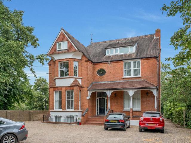 Flat for sale in The Wrythe, Greater London