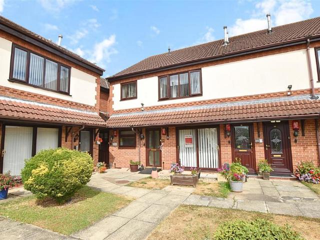 Flat for sale in Bradley, North East Lincolnshire