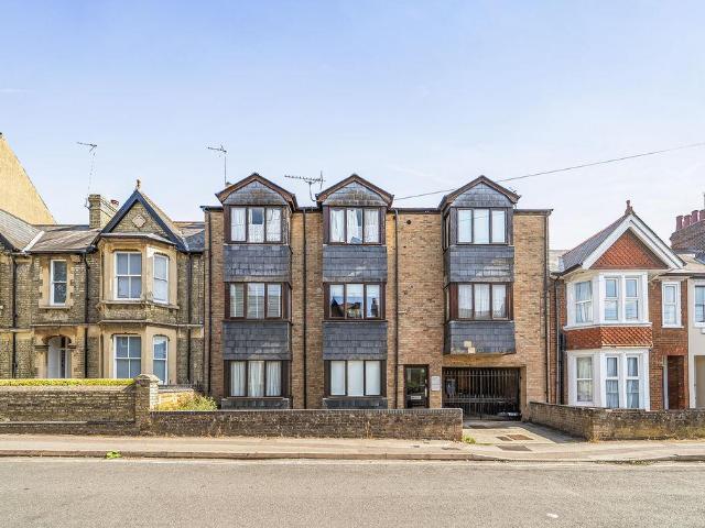 Flat for sale in The Slade, Oxfordshire