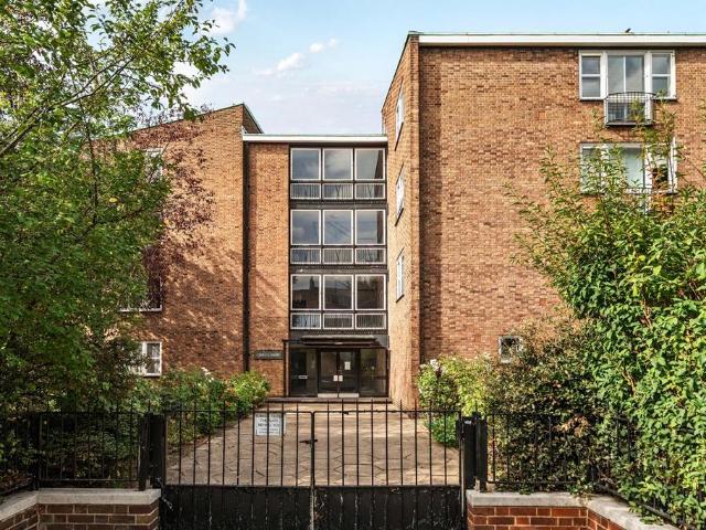 Flat for sale in London Borough of Lambeth, Greater London