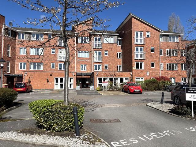 Flat for sale in Hazel Grove, Greater Manchester