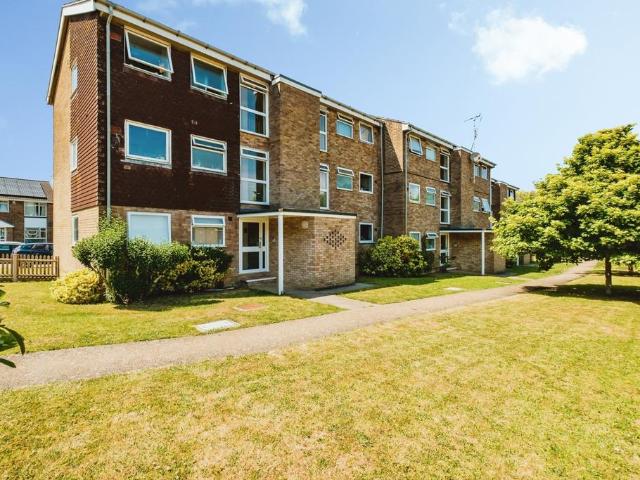 Flat for sale in Horsham, West Sussex
