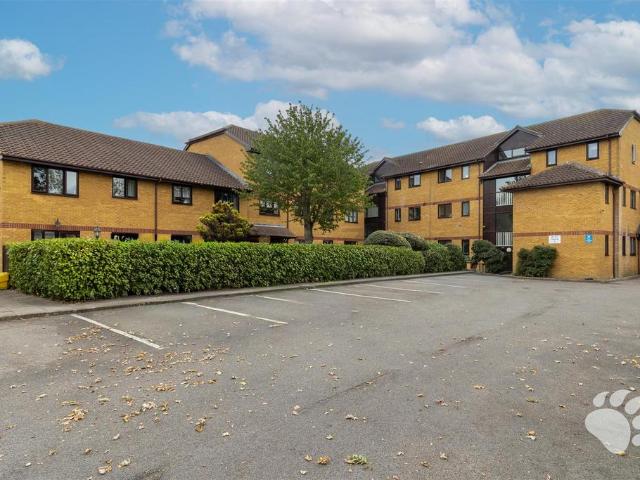 Flat for sale in Wickford