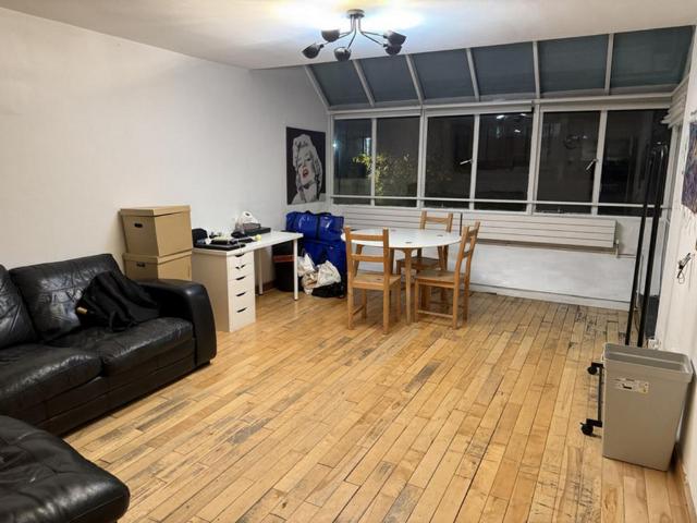 Flat for sale in Saint Pancras, Greater London