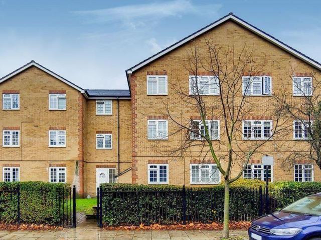 Flat for sale in Camberwell, Greater London