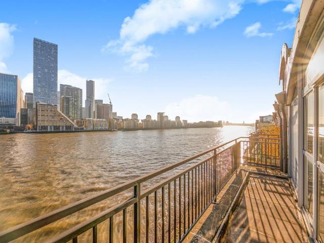 Flat for sale in Rotherhithe, Greater London
