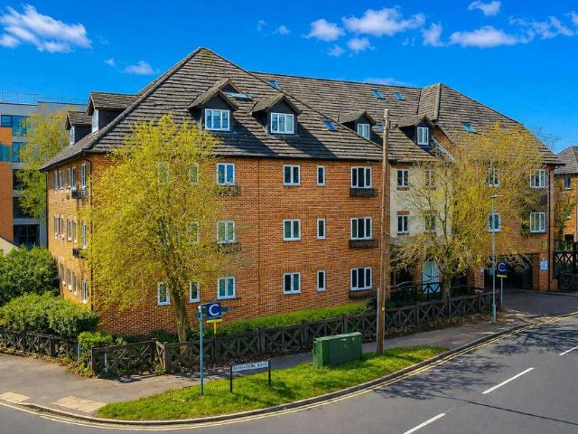 Flat for sale in Highfield, Pouchen End