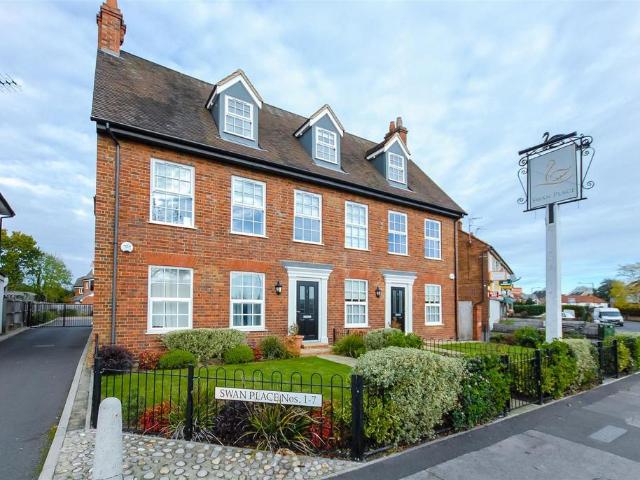 Flat for sale in Slough