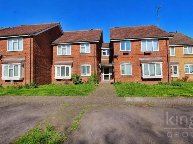 Flat for sale in Broxbourne, Hertfordshire