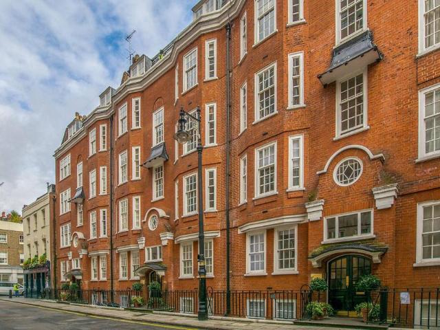 Flat for sale in Mayfair, Greater London